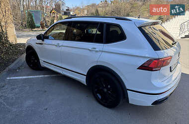 Внедорожник / Кроссовер Volkswagen Tiguan 2022 в 
