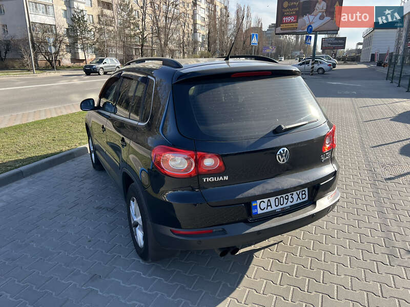 Внедорожник / Кроссовер Volkswagen Tiguan 2010 в Киеве