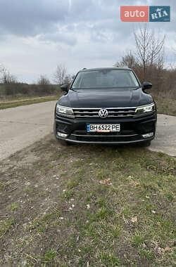 Позашляховик / Кросовер Volkswagen Tiguan 2016 в 