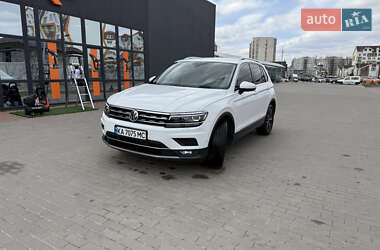 Внедорожник / Кроссовер Volkswagen Tiguan 2019 в 