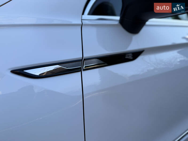 Внедорожник / Кроссовер Volkswagen Tiguan 2022 в Черновцах