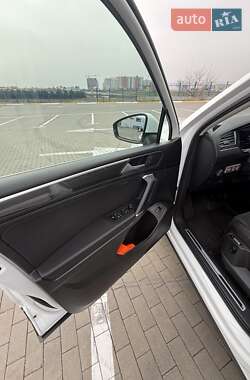 Внедорожник / Кроссовер Volkswagen Tiguan 2018 в 