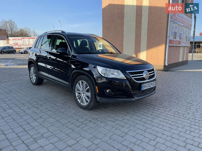 Внедорожник / Кроссовер Volkswagen Tiguan 2008 в 