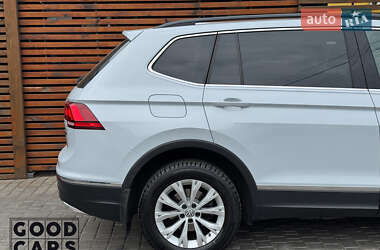 Внедорожник / Кроссовер Volkswagen Tiguan 2018 в 