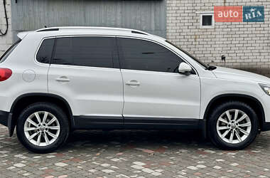 Внедорожник / Кроссовер Volkswagen Tiguan 2011 в 