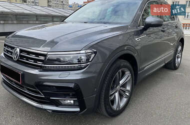 Внедорожник / Кроссовер Volkswagen Tiguan 2018 в 
