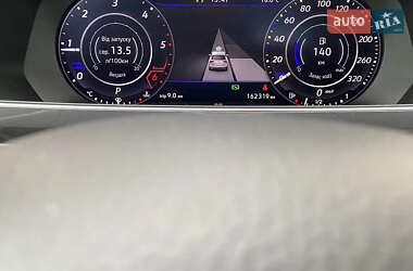Внедорожник / Кроссовер Volkswagen Tiguan 2018 в 