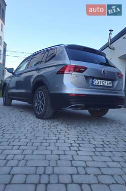 Внедорожник / Кроссовер Volkswagen Tiguan 2019 в 