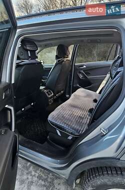 Внедорожник / Кроссовер Volkswagen Tiguan 2019 в 