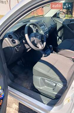Внедорожник / Кроссовер Volkswagen Tiguan 2012 в 