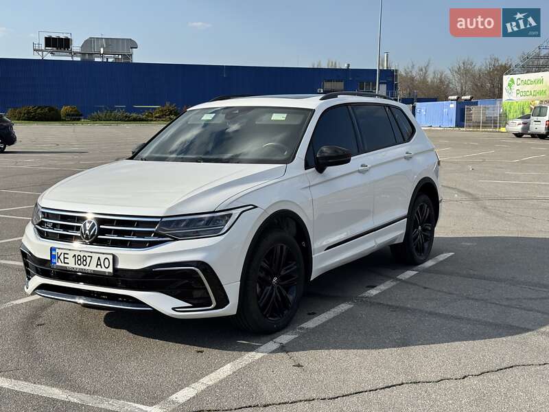 Внедорожник / Кроссовер Volkswagen Tiguan 2021 в 