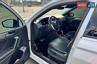 Внедорожник / Кроссовер Volkswagen Tiguan 2021 в 