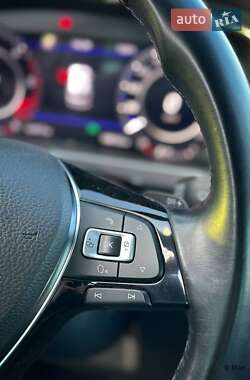 Внедорожник / Кроссовер Volkswagen Tiguan 2017 в 