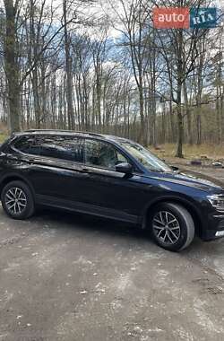 Позашляховик / Кросовер Volkswagen Tiguan 2021 в 