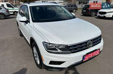 Позашляховик / Кросовер Volkswagen Tiguan 2017 в 
