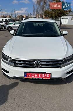 Позашляховик / Кросовер Volkswagen Tiguan 2017 в 