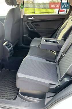 Позашляховик / Кросовер Volkswagen Tiguan 2017 в 