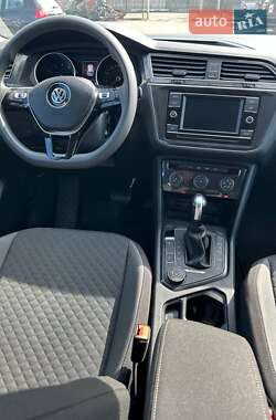 Позашляховик / Кросовер Volkswagen Tiguan 2017 в 