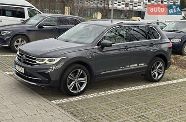 Внедорожник / Кроссовер Volkswagen Tiguan 2021 в Львове
