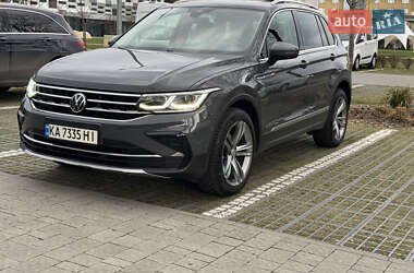Внедорожник / Кроссовер Volkswagen Tiguan 2021 в 