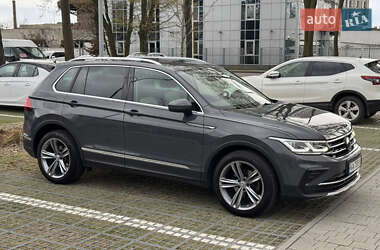 Внедорожник / Кроссовер Volkswagen Tiguan 2021 в 