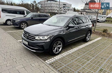 Внедорожник / Кроссовер Volkswagen Tiguan 2021 в 