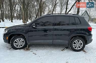 Внедорожник / Кроссовер Volkswagen Tiguan 2015 в 
