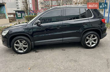 Внедорожник / Кроссовер Volkswagen Tiguan 2010 в 