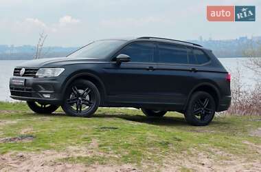 Внедорожник / Кроссовер Volkswagen Tiguan 2019 в 