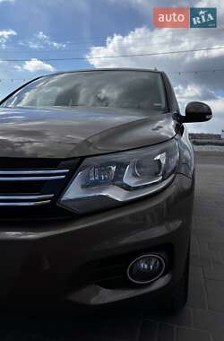 Позашляховик / Кросовер Volkswagen Tiguan 2012 в 