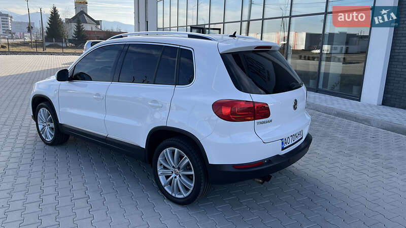 Внедорожник / Кроссовер Volkswagen Tiguan 2013 в Хусте