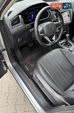 Позашляховик / Кросовер Volkswagen Tiguan 2022 в 