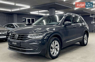 Позашляховик / Кросовер Volkswagen Tiguan 2021 в Харкові