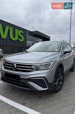 Позашляховик / Кросовер Volkswagen Tiguan 2022 в 