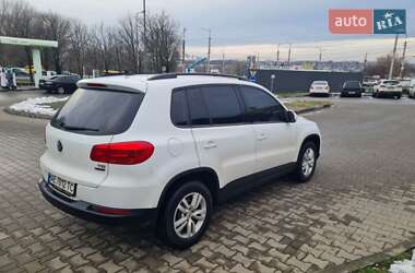 Позашляховик / Кросовер Volkswagen Tiguan 2016 в 
