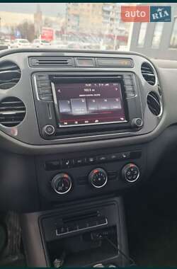 Позашляховик / Кросовер Volkswagen Tiguan 2016 в 