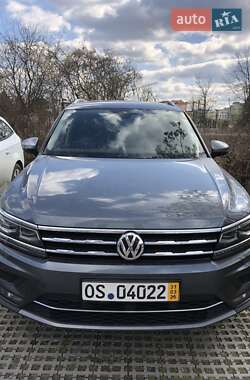 Внедорожник / Кроссовер Volkswagen Tiguan 2019 в 