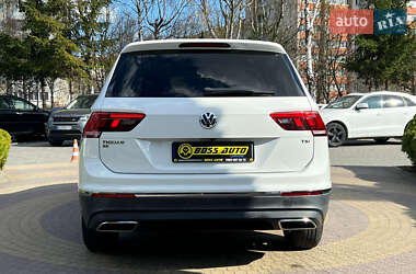 Позашляховик / Кросовер Volkswagen Tiguan 2017 в 