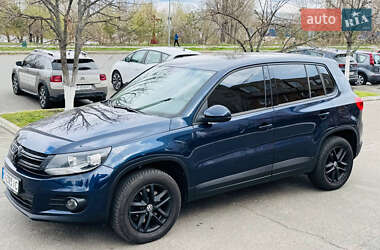 Внедорожник / Кроссовер Volkswagen Tiguan 2011 в 