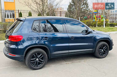 Внедорожник / Кроссовер Volkswagen Tiguan 2011 в 