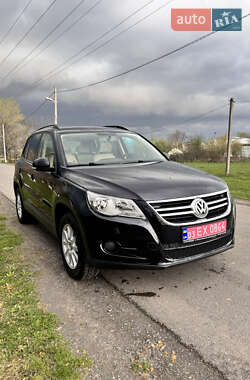 Внедорожник / Кроссовер Volkswagen Tiguan 2011 в 