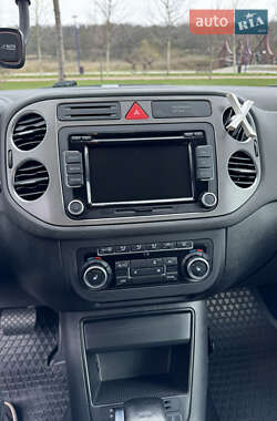 Внедорожник / Кроссовер Volkswagen Tiguan 2010 в 
