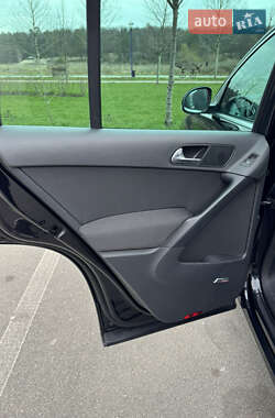 Внедорожник / Кроссовер Volkswagen Tiguan 2010 в 