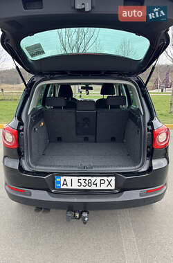 Внедорожник / Кроссовер Volkswagen Tiguan 2010 в 
