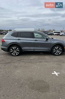Внедорожник / Кроссовер Volkswagen Tiguan 2020 в 