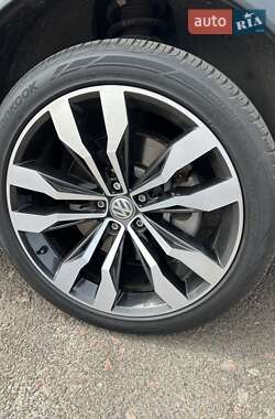 Внедорожник / Кроссовер Volkswagen Tiguan 2020 в 