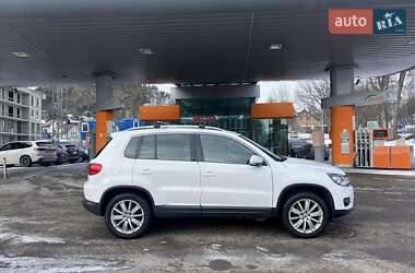 Позашляховик / Кросовер Volkswagen Tiguan 2014 в 