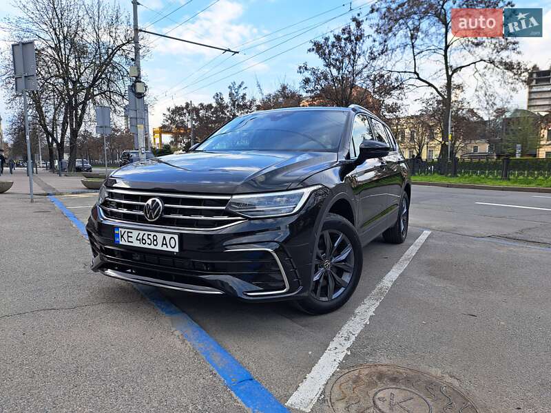 Внедорожник / Кроссовер Volkswagen Tiguan 2023 в 