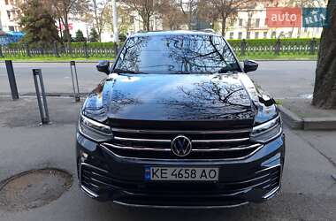 Внедорожник / Кроссовер Volkswagen Tiguan 2023 в 