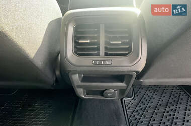 Внедорожник / Кроссовер Volkswagen Tiguan 2019 в 
